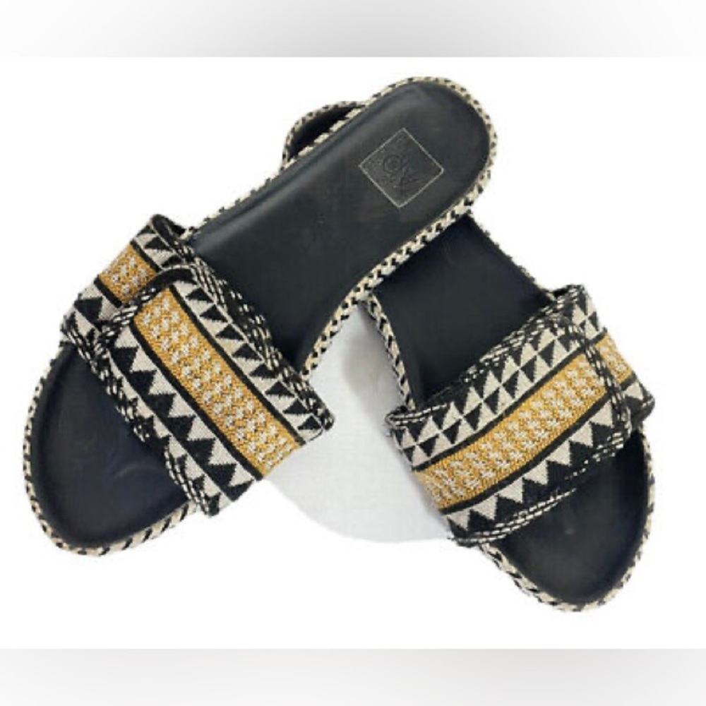 ANTHRO Dolce Vita Aztec Slides